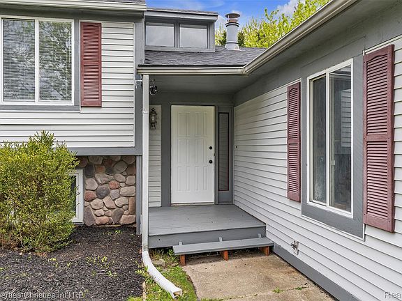 3rd image of 854 Estes Ct