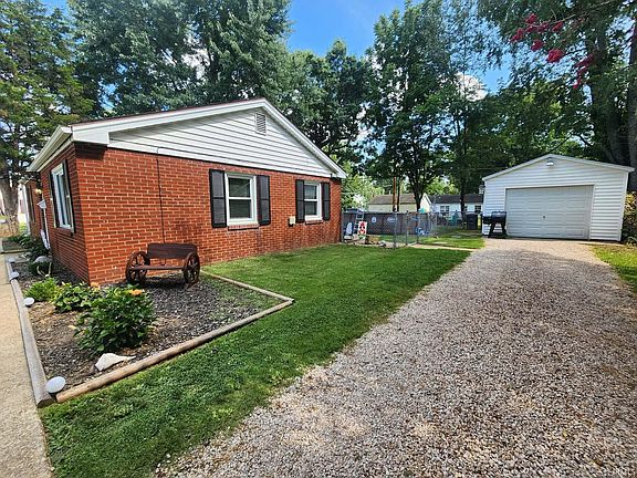 3rd image of 1625 Waggoner Ave