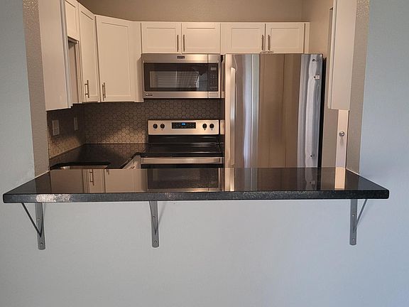 3rd image of 2422 Cypress Dr