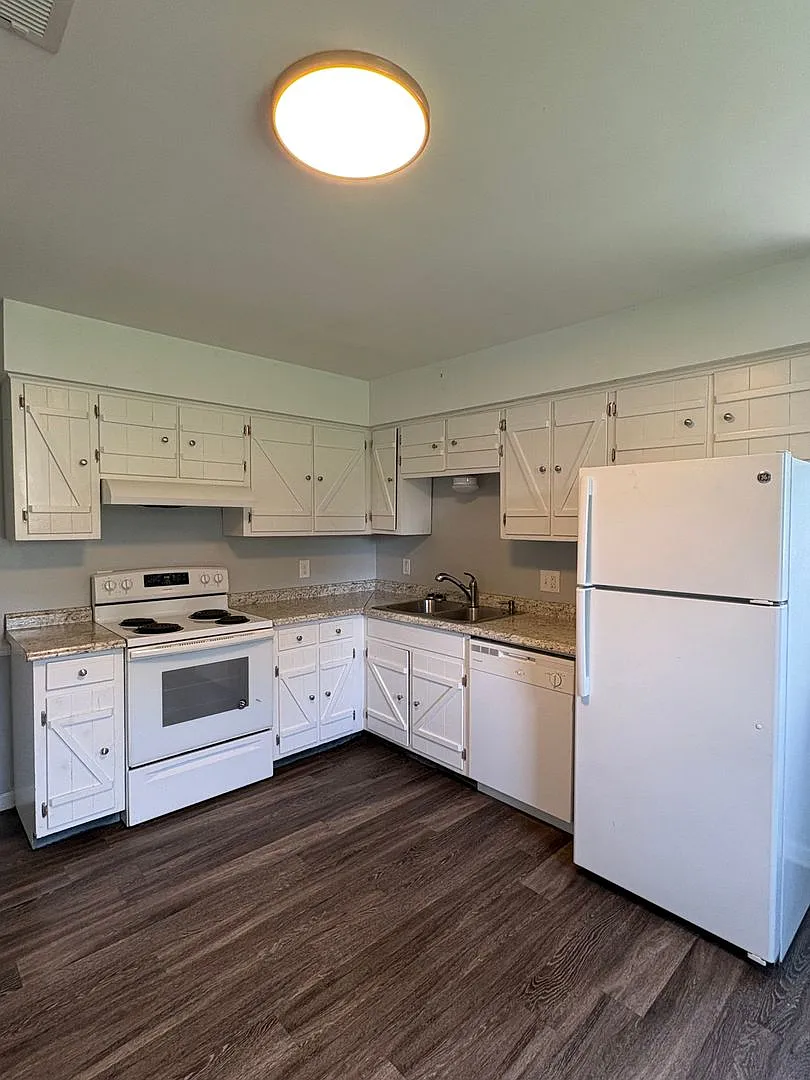 32 S Germantown Road — Photo 2
