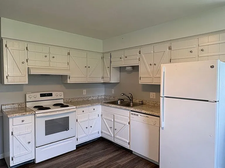 32 S Germantown Road — Photo 1