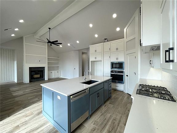 5th image of 15917 Palermo Dr