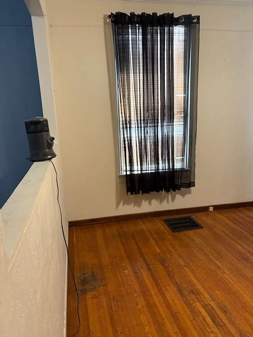 580 Wilson St - Apt 1 — Photo 4