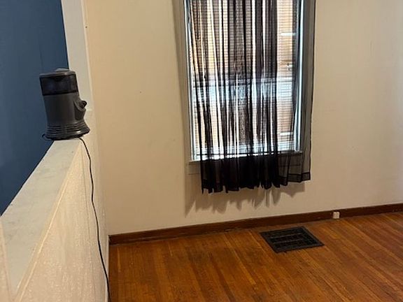 4th image of 580 Wilson St APT 1