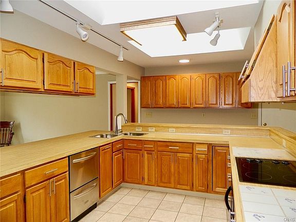 2nd image of 102 Foxcroft Ln