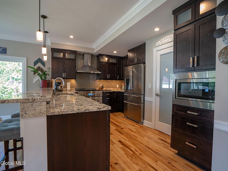 3rd image of 6 Glendale Road