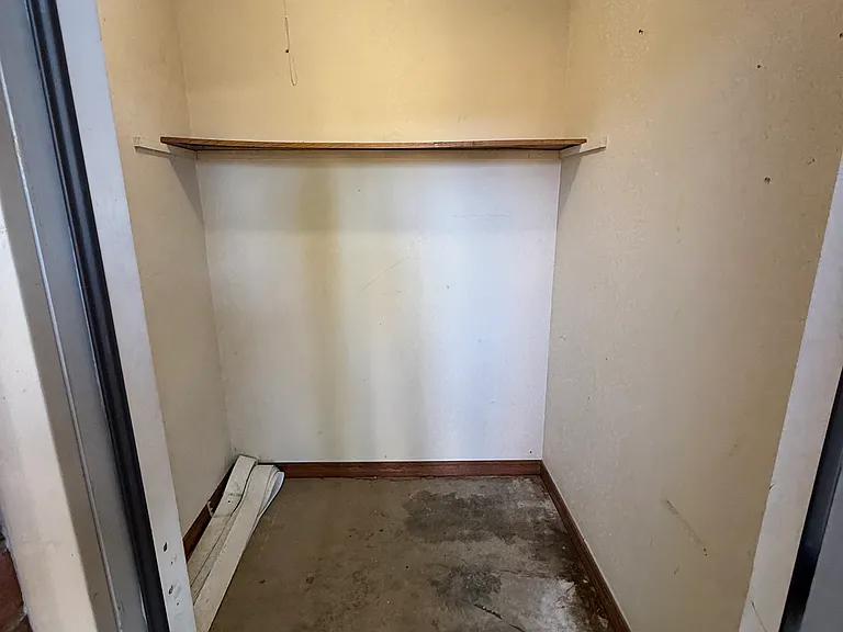 2632 W C St — Photo 14