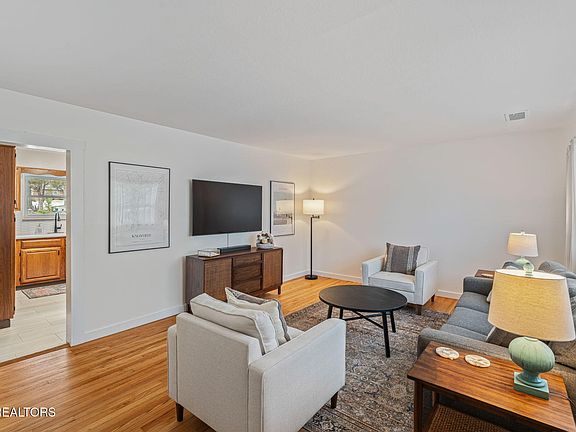 5th image of 1033 Lancewood Dr
