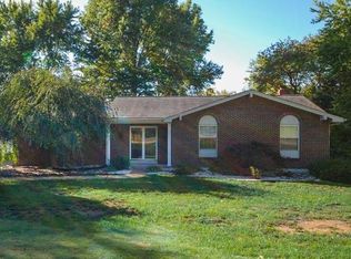 952 Woodway Dr, Fenton, MO 63026