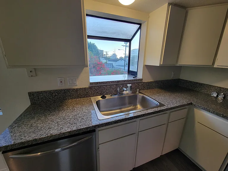 Kitchen: Granite Countertop, Dishwasher, Stainless Steel Sink w Garbage Disposal & Lots of Cabinets