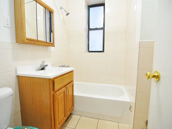 3rd image of 616 W 207th St APT 3G