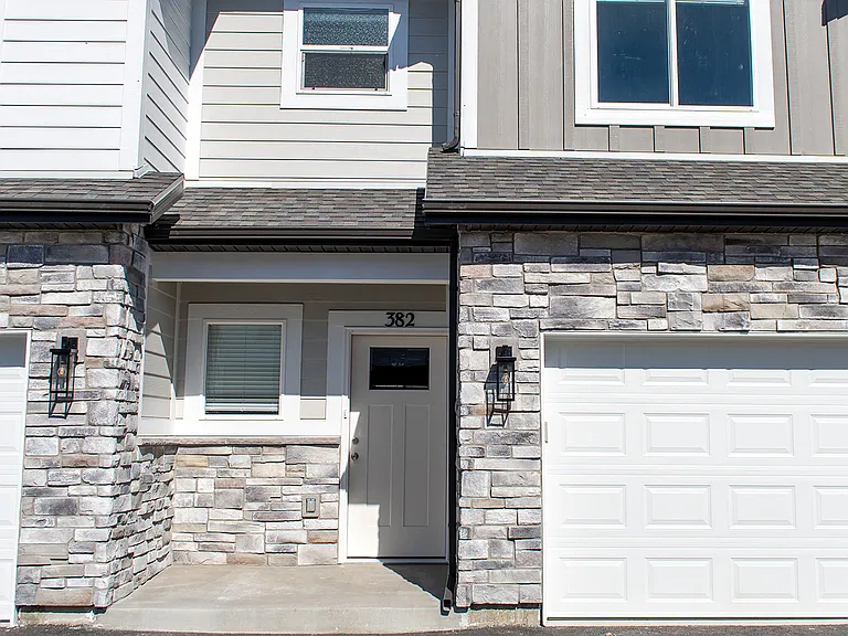 382 N 100 W #1 — Photo 3