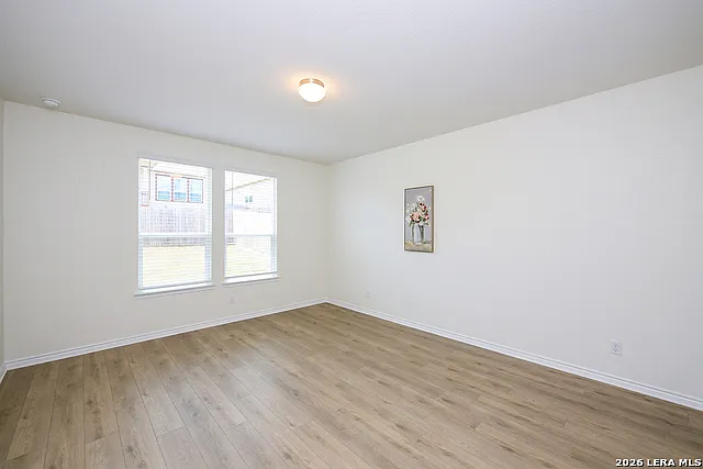 137 W Local Wave — Photo 17