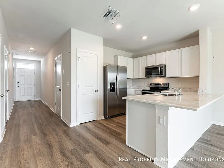 17769 Crescent Moon Loop — Photo 2
