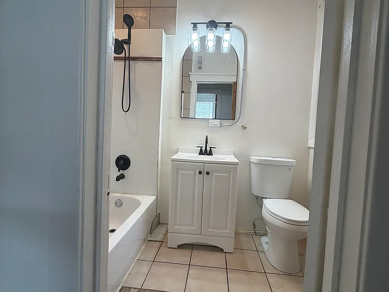 427 N Lawler Ave #2 — Photo 6