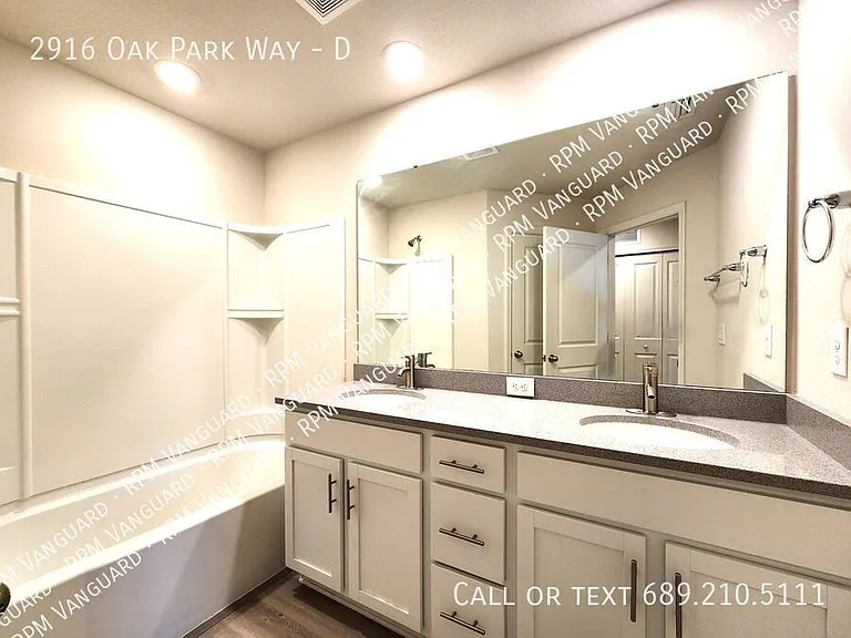 2916 Oak Park Way #D — Photo 12
