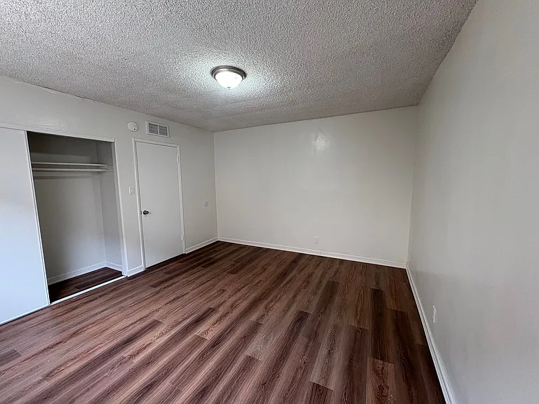 2616-2700 W El Segundo Blvd — Photo 8