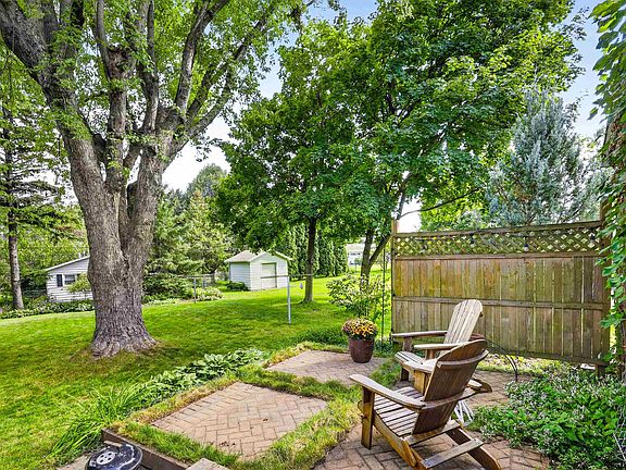 4th image of 186 Hillcrest Cir