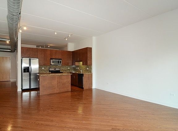 5th image of 3125 W Fullerton Ave APT 208