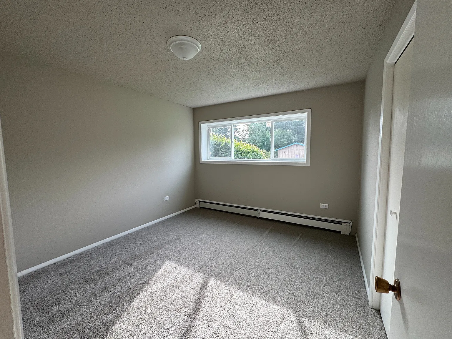 2 bed, 1040 sqft, $2,100 — Photo 3