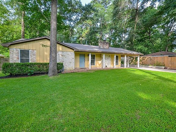 Well cared lawn and lots of trees welcome you home