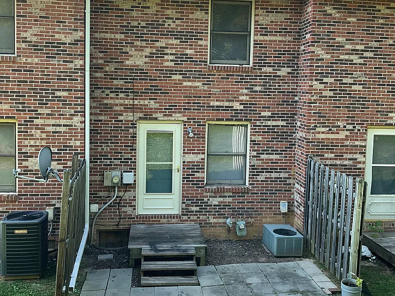 2811 E Oakland Ave #20 — Photo 26