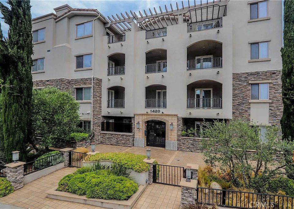 1st image of 1420 S Bundy Dr #103