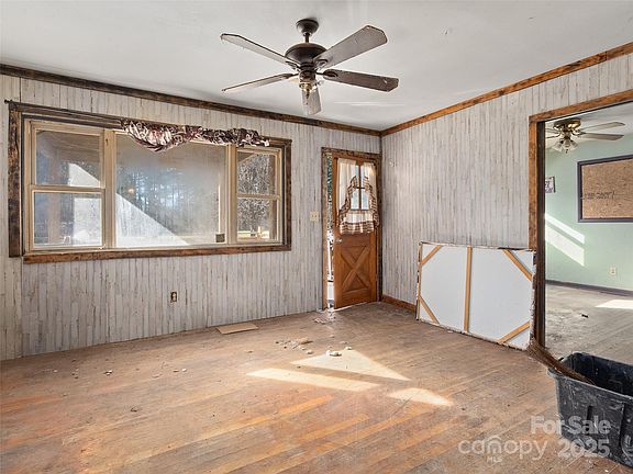 5th image of 36 Lambert Ln