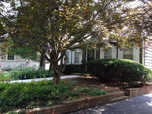 1115 W Charles St photo 1