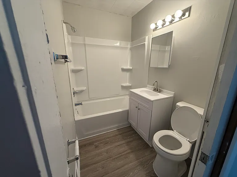 325 Ives Ave — Photo 9