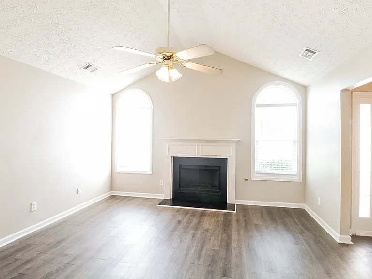 1810 Midcourt Way — Photo 6