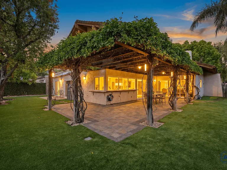 4501 Regents Ct — Photo 3
