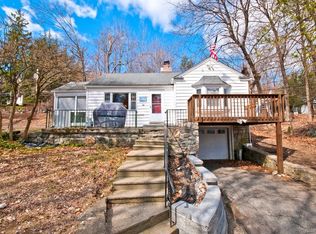 40 W Shore Dr, Putnam Valley, NY 10579