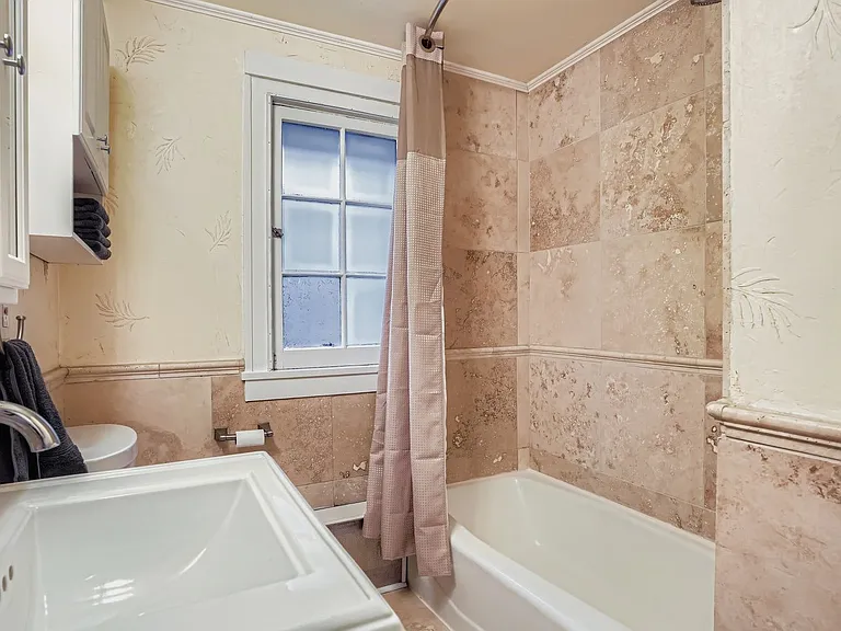 960 N Sherman St #1B — Photo 17