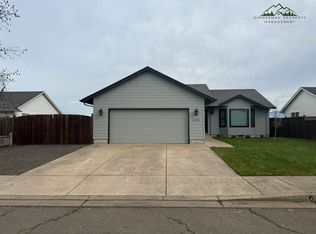 450 Emily Ln, Harrisburg, OR 97446