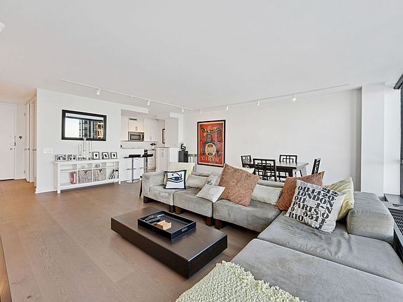 5th image of 900 N Lake Shore Dr APT 2713
