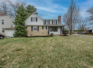 4955 Edsal Dr, Lyndhurst, OH 44124