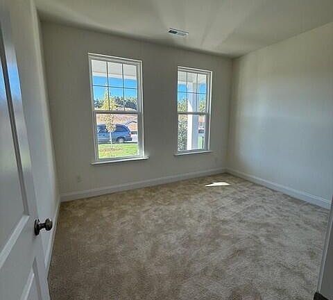3rd image of 85 Sugar Pine Dr