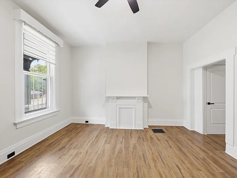 2502 Halstead St — Photo 11