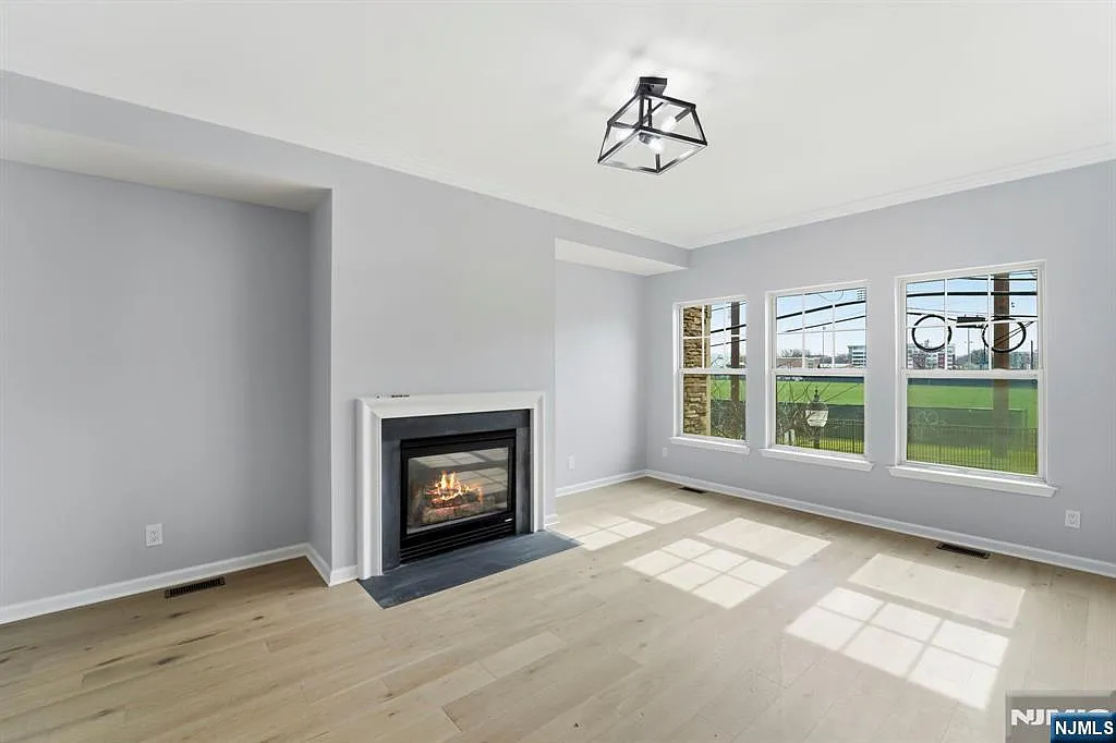 3 bed, 3.5 bath, $4,400 — Photo 2