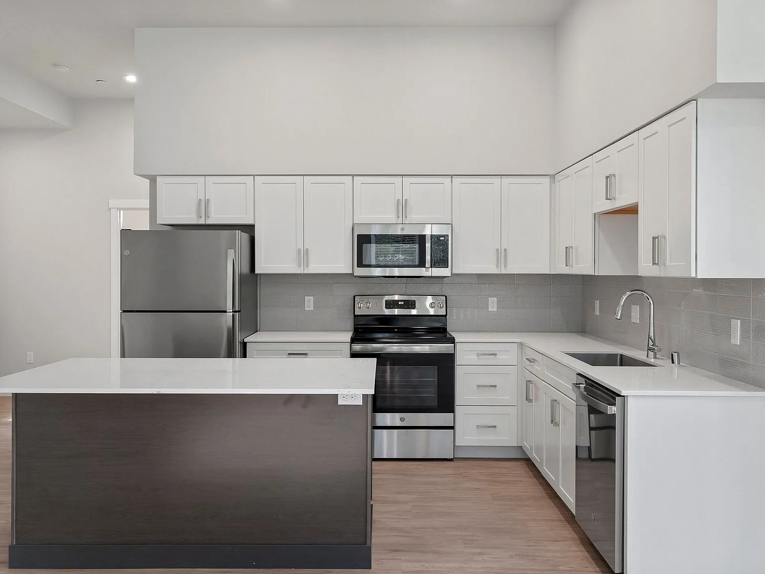 350 North Apartments — Photo 2