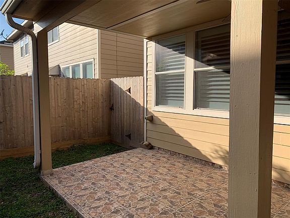 3rd image of 16619 Newglen Ln