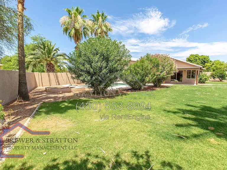 689 W Constitution Dr — Photo 45