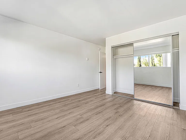 930 N Martel — Photo 9