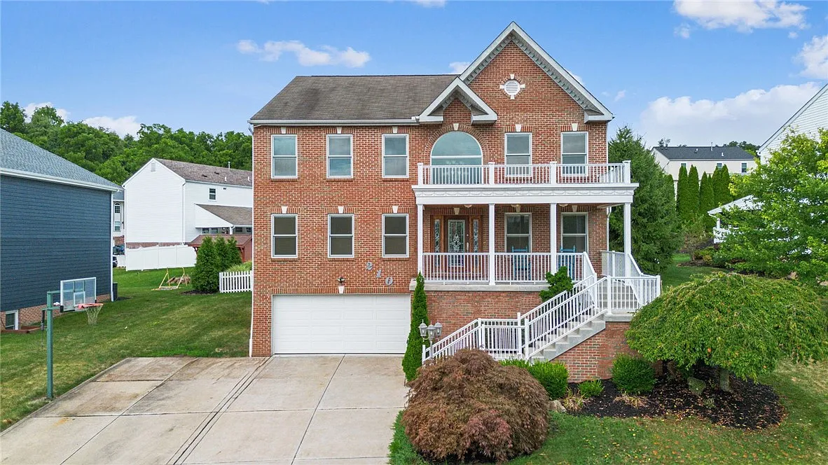 210 Redfield Dr photo 1