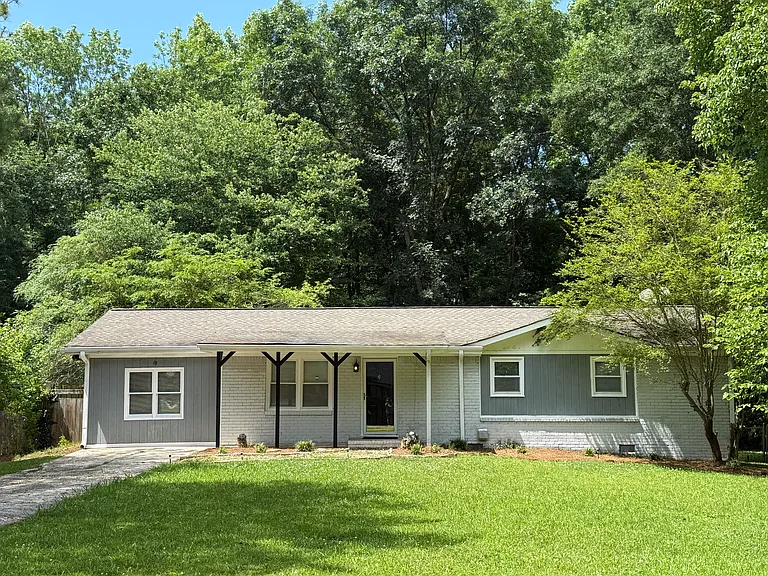 3260 Ridgecrest Dr — Photo 2