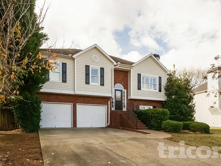 160 Eagle Glen Dr — Photo 2