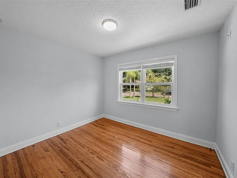 814 W Indiana Ave — Photo 31