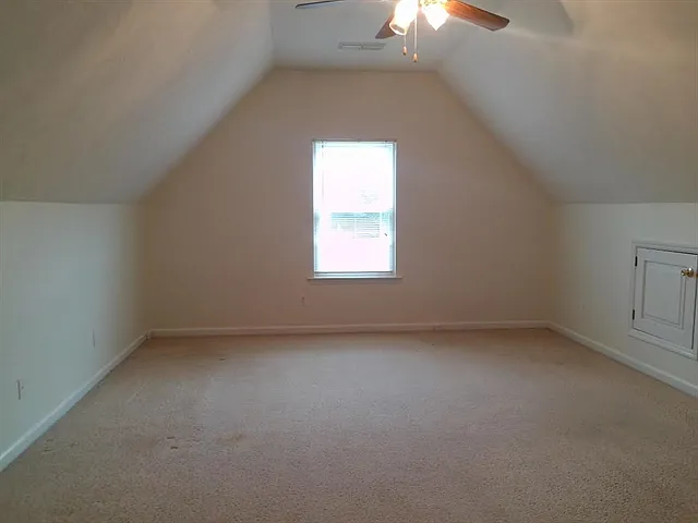 304 Stafford Ct — Photo 5
