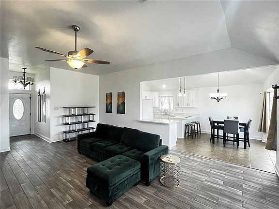 4th image of 70 Tuscany Dr